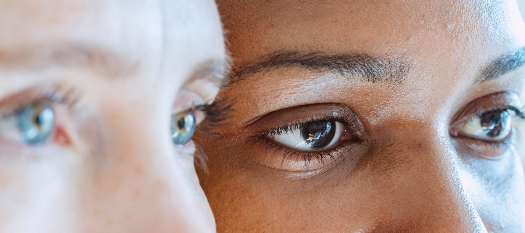 Peau sensible : quel soin pour le contour des yeux ?